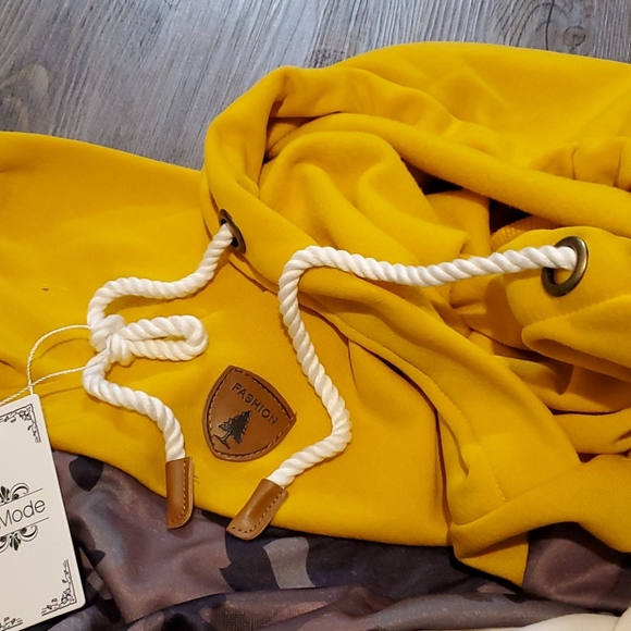 La Mode | Camouflage Contrast Hoodie - Picture 4 of 6